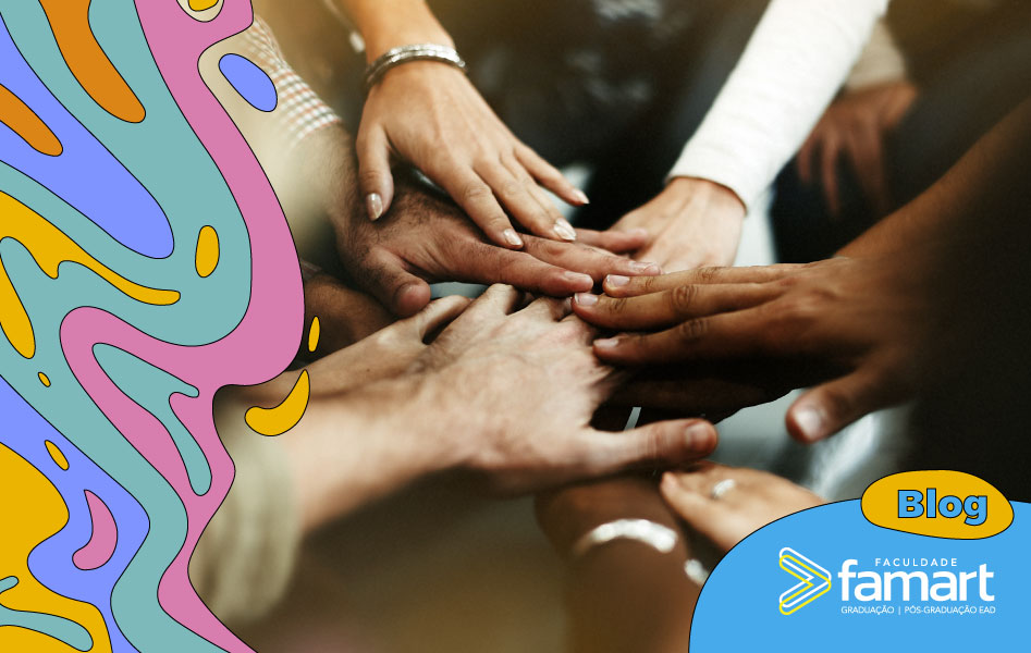 imagem com mãos de varias pessoas uma sobre a outra