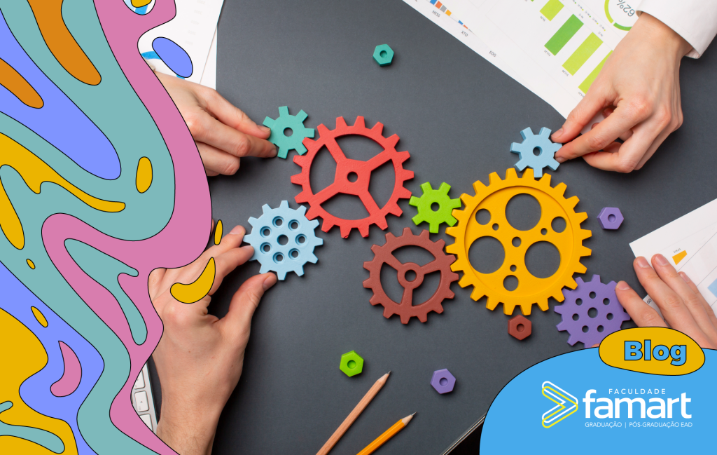 imagem com mãos segurando engrenagens