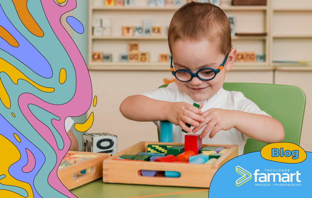 Menino com necessidades educacionais especiais aprendendo com brinquedos na sala de aula